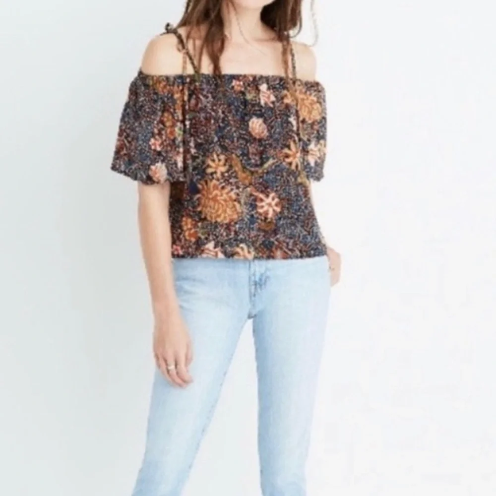 Madewell silk cold shoulder sea floral top. - Picture 2 of 6